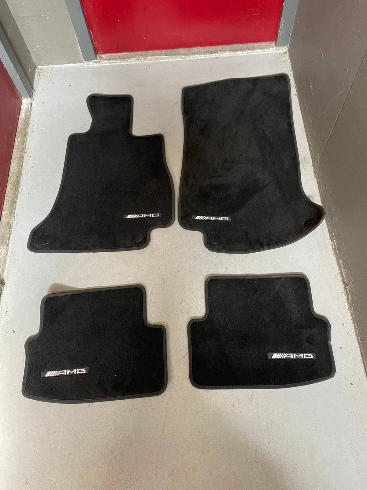 Originele Mercedes AMG vloermattenset C205/A205  nieuw, Auto diversen, Automatten, Ophalen of Verzenden, Zo goed als nieuw