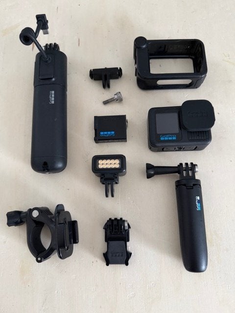 Foto 2 van Gopro 13 met veel accessoires