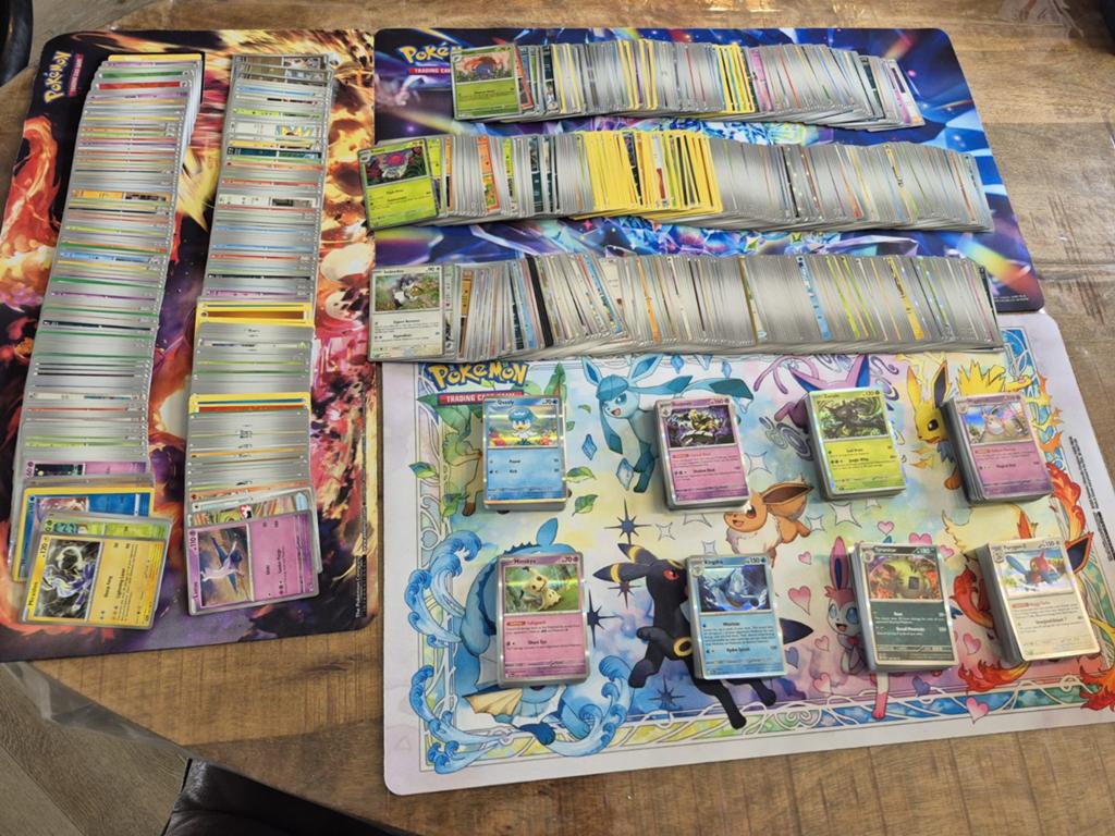 Een mooie partij van 800 pokemon kaarten., Ophalen of Verzenden, Zo goed als nieuw, Meerdere kaarten