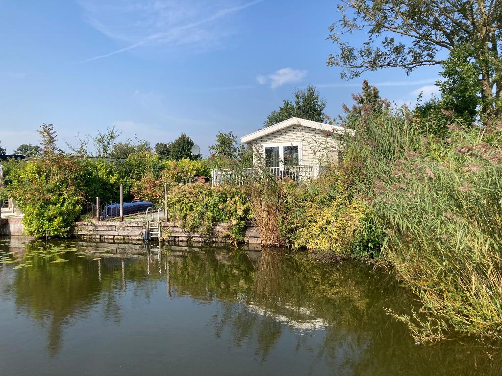 Instapklaar chalet op heerlijke plek aan het water, Tot en met 3