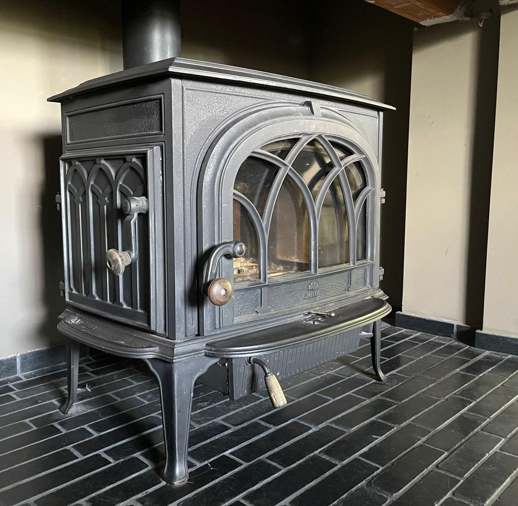 Jotul f 500 cb black 9 kW, Ophalen, Gebruikt, Houtkachel, Vrijstaand