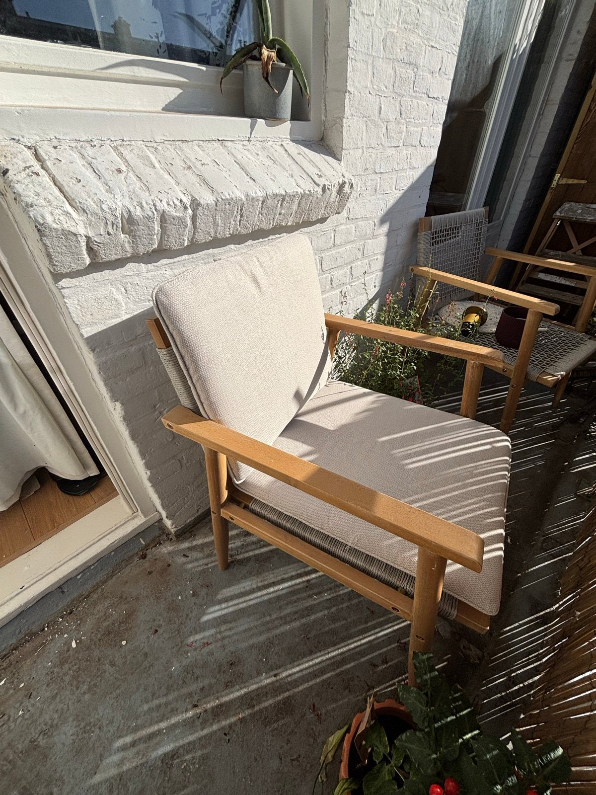 Karwei Fenna teak stoel tuin/balkon, gevlochten zitting (2x), Tuin en Terras, Ophalen, Zo goed als nieuw, Hout
