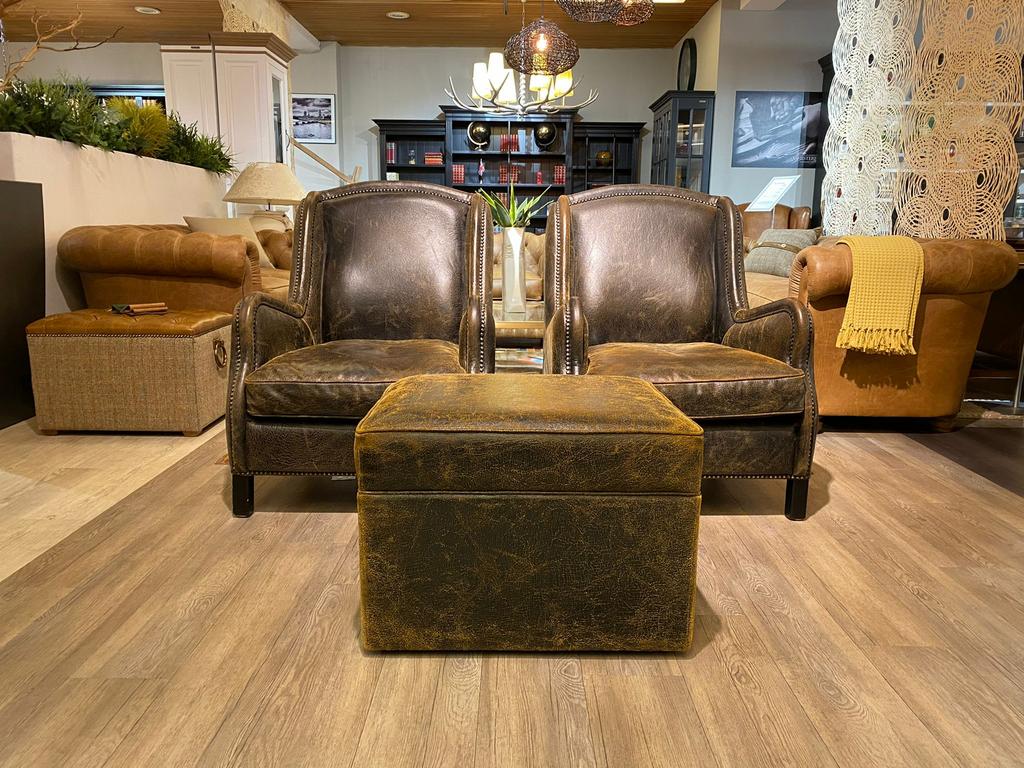 2 x Vintage Chesterfield oorfauteuils + poef Bruin, Huis en Inrichting, Fauteuils, Ophalen of Verzenden, Gebruikt, 75 tot 100 cm
