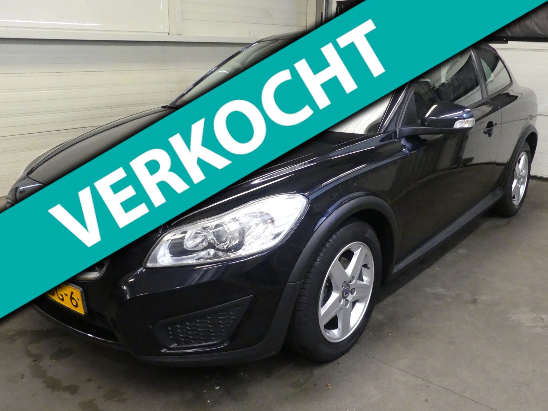 Volvo C30 2.0 Kinetic - Mooie Auto - Weinig Km NAP, Auto's, Stof, Gebruikt, Zwart, 4 stoelen