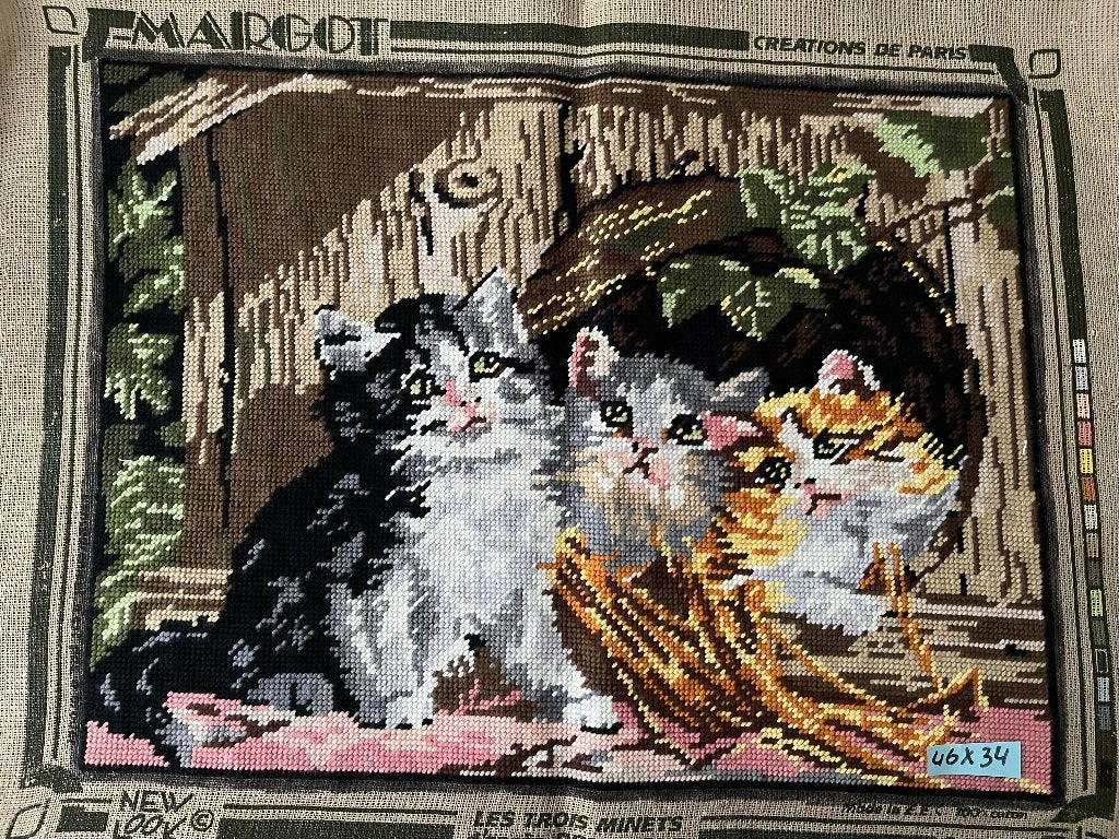 Geborduurde poesjes  (46 x 34 cm), Huis en Inrichting, Minder dan 50 cm, Ophalen of Verzenden, Zo goed als nieuw, Schilderij