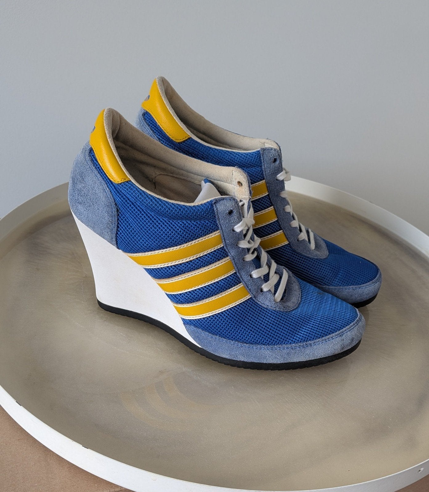Adidas Wedges x Jeremy Scott limited edition, Blauw, Ophalen of Verzenden, Zo goed als nieuw, Adidas