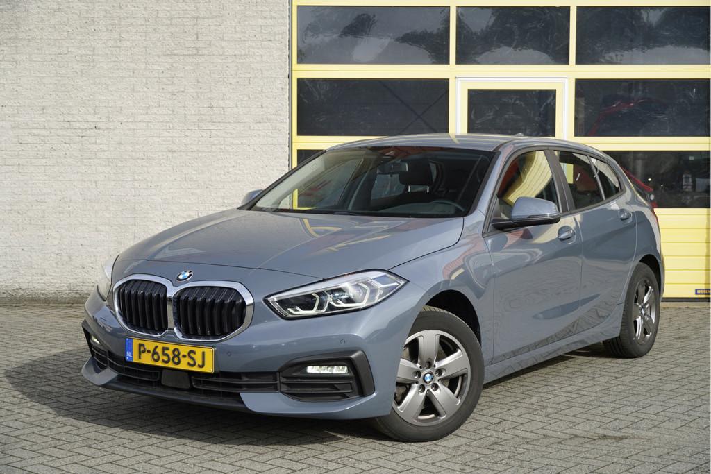BMW 1-serie 118i Automaat! Business Edition BJ2022 Lmv 16" |, Gebruikt, Origineel Nederlands, Bedrijf, 3 cilinders