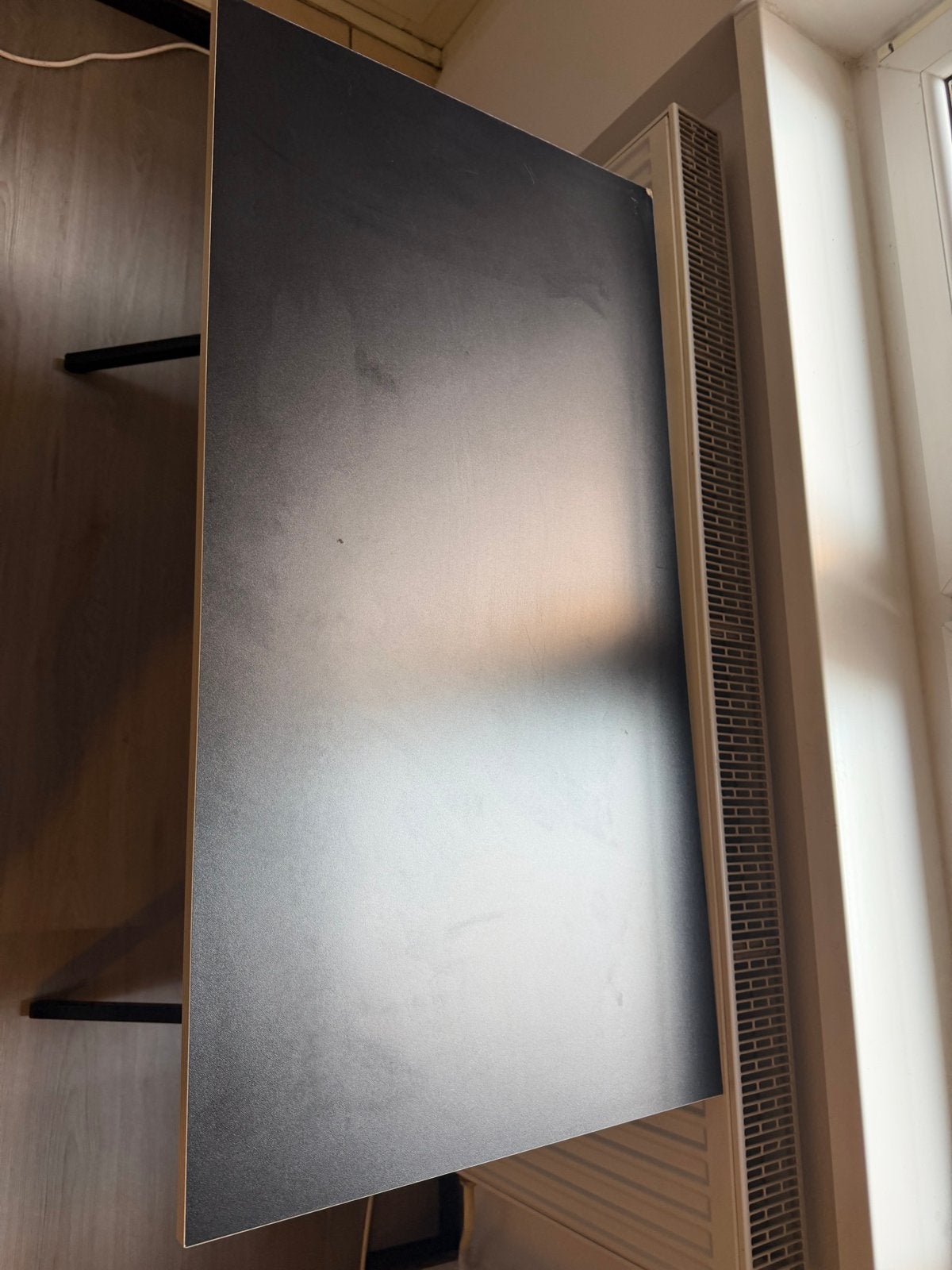 Modern zwart bureau - Ideaal voor thuiswerkplek of student, Huis en Inrichting, Ophalen, Gebruikt, Spaanplaat of MDF, Computerbureau