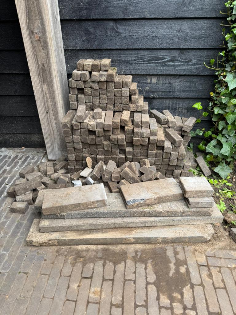 Gratis af te halen: sierklinkers + bandjes, Tuin en Terras, Ophalen, Zo goed als nieuw, Beton, Klinkers
