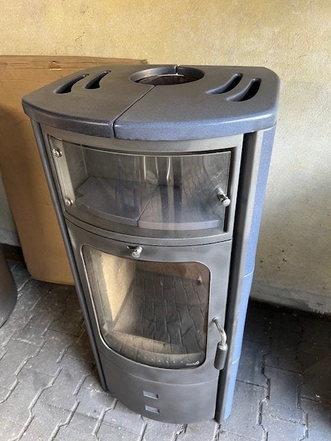 Keramisch beklede Houtkachel.  "NIEUWSTAAT"., Huis en Inrichting, Ophalen, Houtkachel, Zo goed als nieuw, Vrijstaand