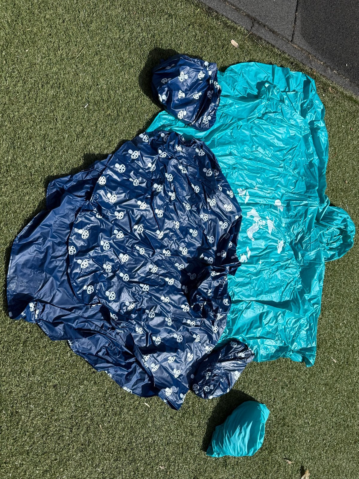 Efteling poncho's - 2 volwassenen, 3 kinderen, Ophalen of Verzenden, Zo goed als nieuw