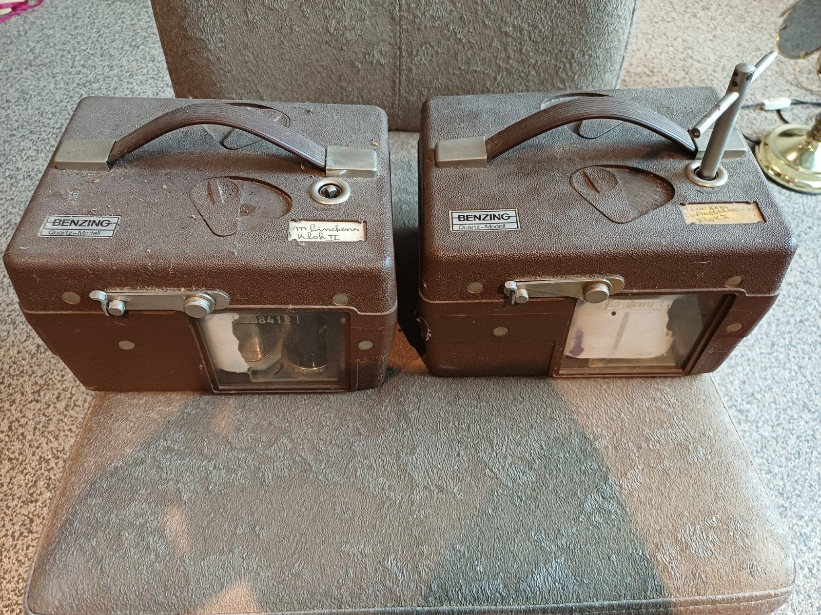 2 oude duivenklokken