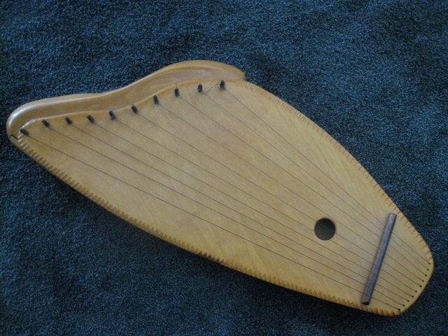 MUZIEK / SNAARINSTRUMENT - CITER - 10  SNARIG, Ophalen