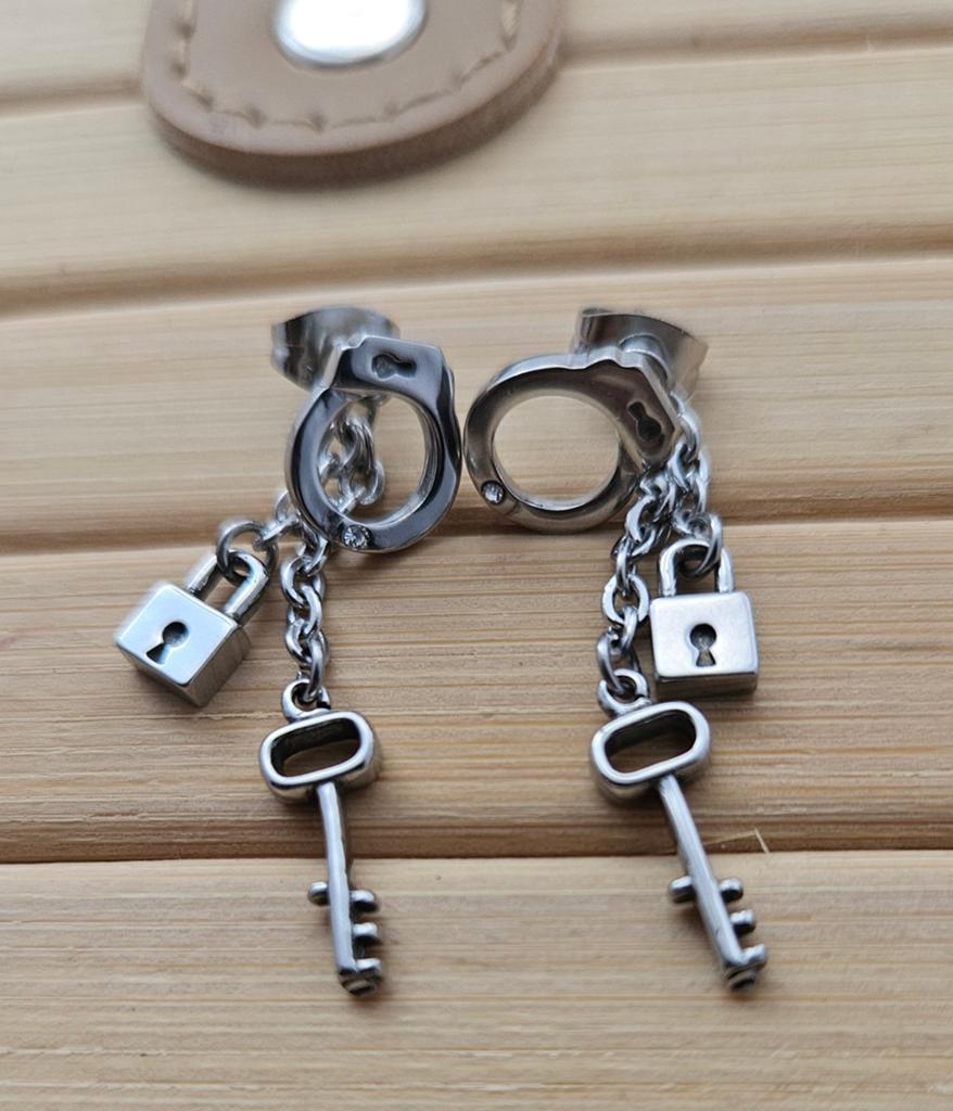 Rvs stalen handboeien oorbellen, Met kristal, Overige materialen, Hangers, Nieuw