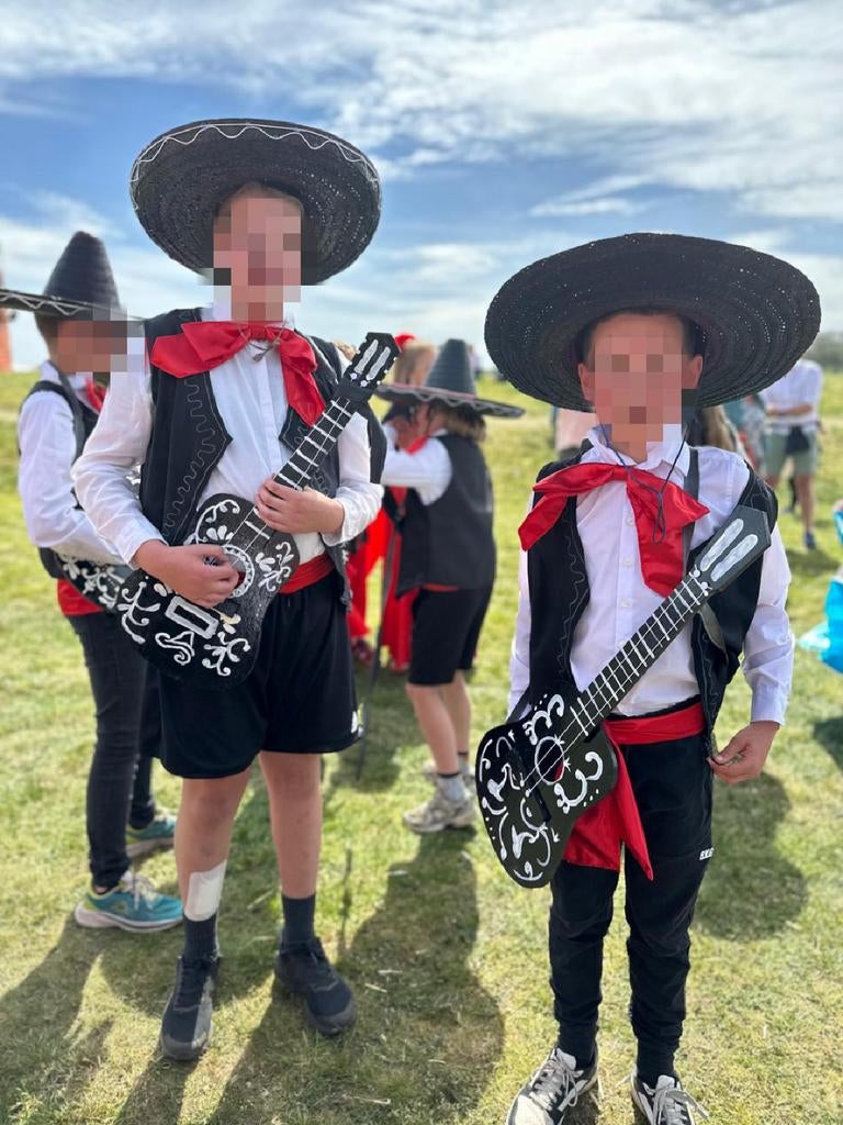 Loopgroep optocht / carnaval Thema MEXICO!, Carnaval, Zo goed als nieuw, Kleding, Ophalen