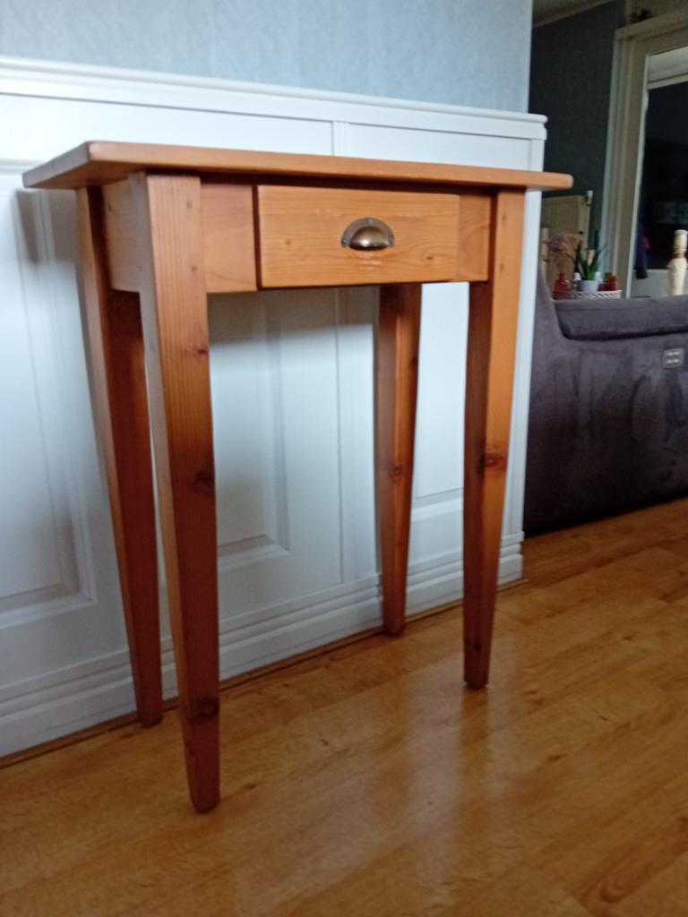 Te koop grenen side table, Ophalen, Gebruikt, 50 tot 100 cm, Minder dan 100 cm