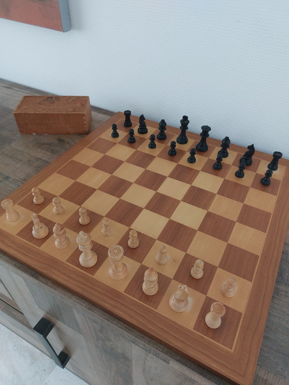 Schaakbord met schaakstukken - 46x46cm, Koningshoogte 6.2cm, Hobby en Vrije tijd, Een of twee spelers, Ophalen of Verzenden, Gebruikt