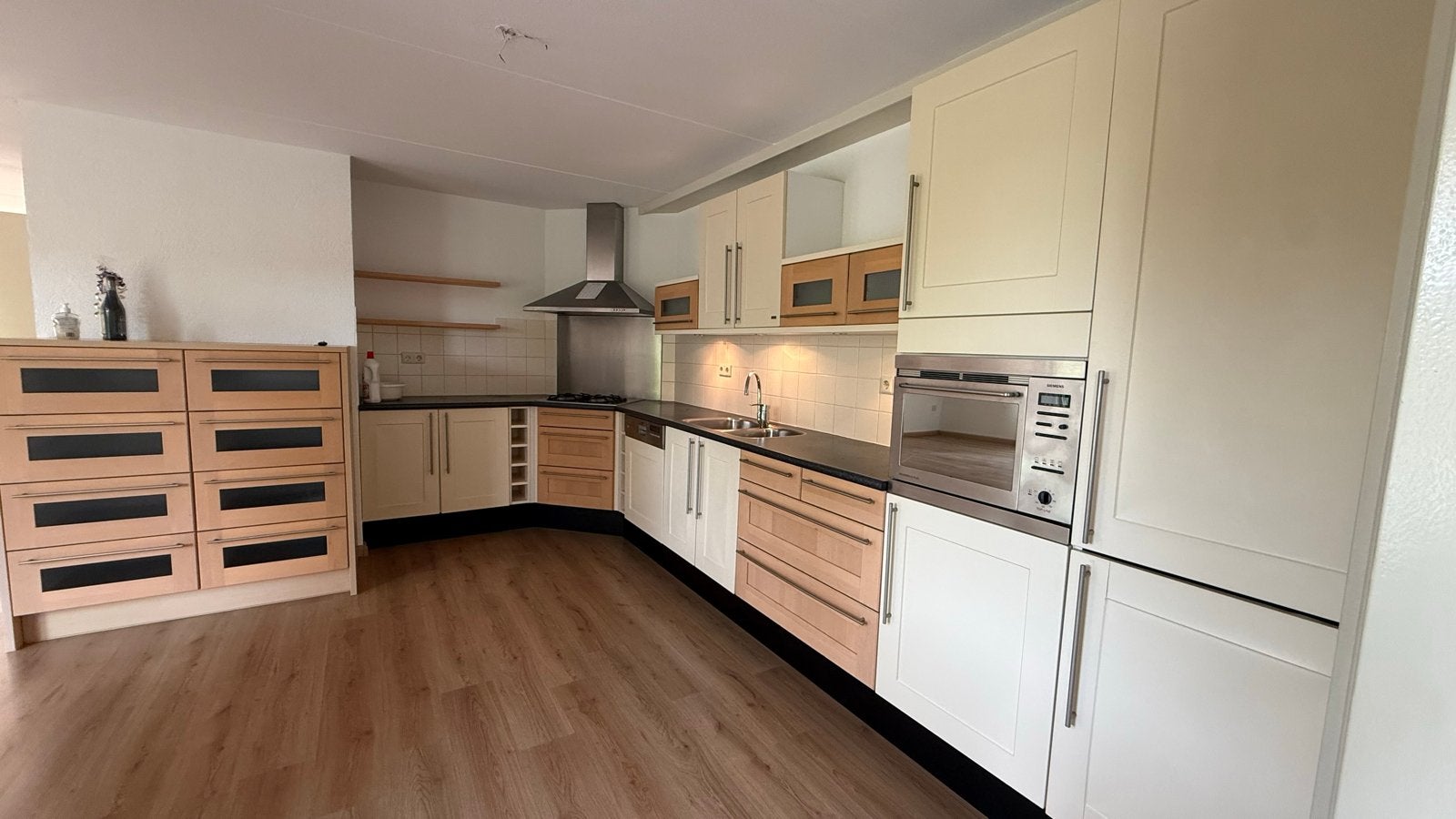 Complete hoekkeuken - gratis, Huis en Inrichting, Keuken | Complete keukens, Ophalen, Gebruikt, Bruin, Hoekkeuken