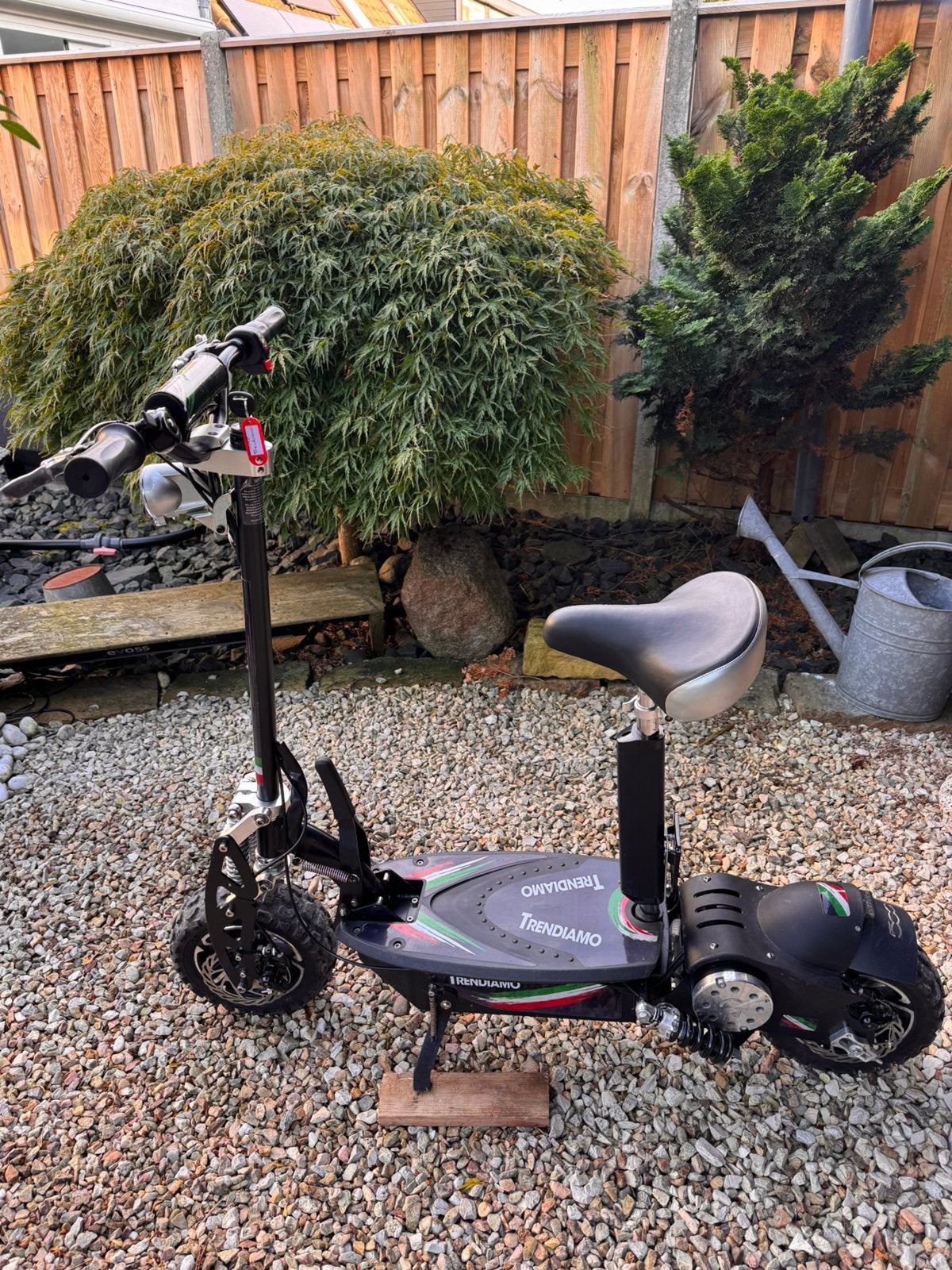 Trendiamo step met zadel, Fietsen en Brommers, Ophalen, Zo goed als nieuw, Elektrische step (E-scooter)