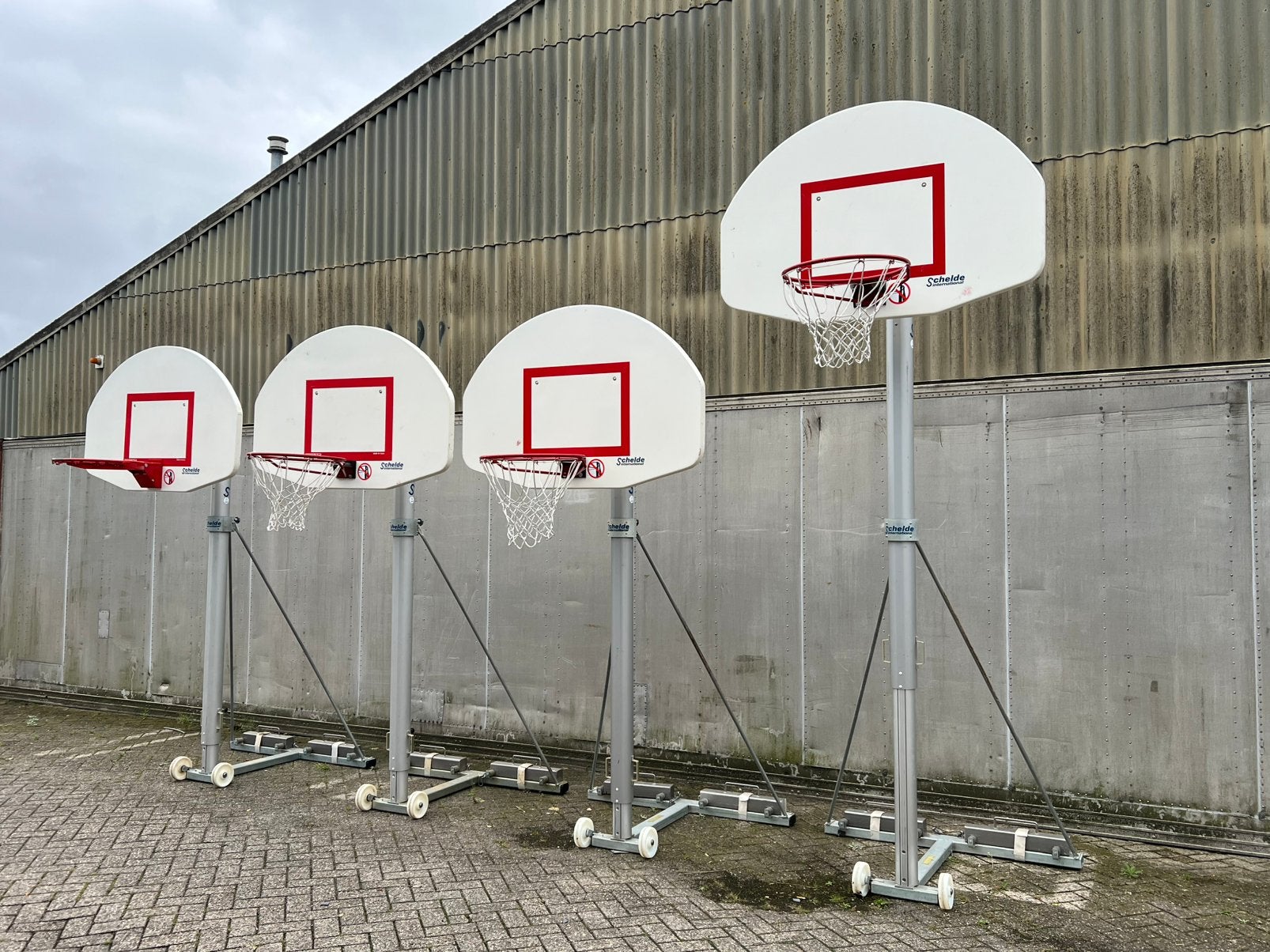 4x verrijdbaar Schelde basketbalnet korf hoogte verstelbaar, Ophalen of Verzenden, Zo goed als nieuw, Ring, Bord of Paal