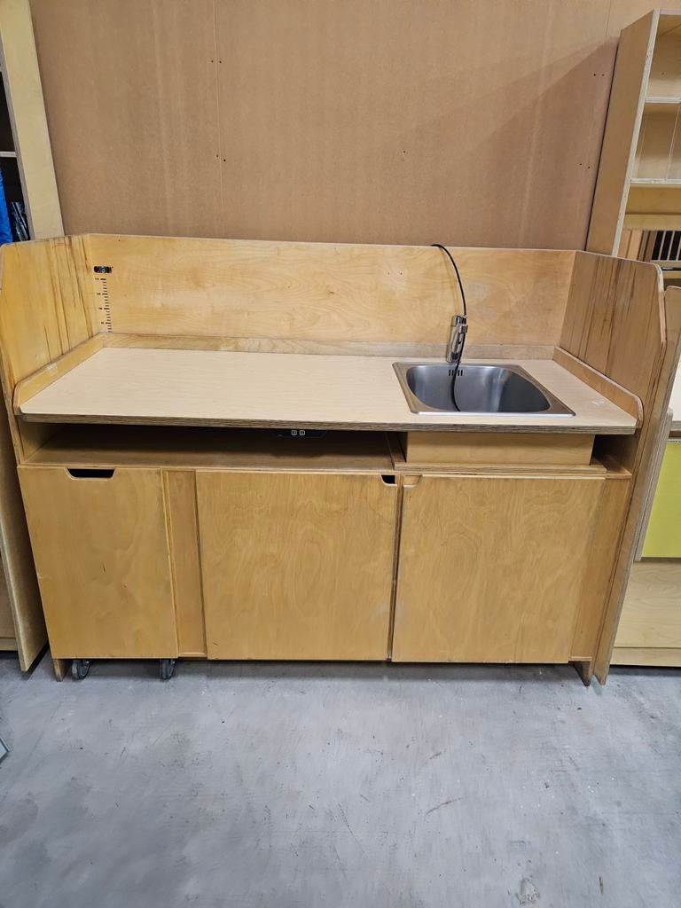Elektrische Verschoontafel Commode Kinderdagverblijf, Kinderen en Baby's, Kinderkamer | Commodes en Kasten, Gebruikt, Commode