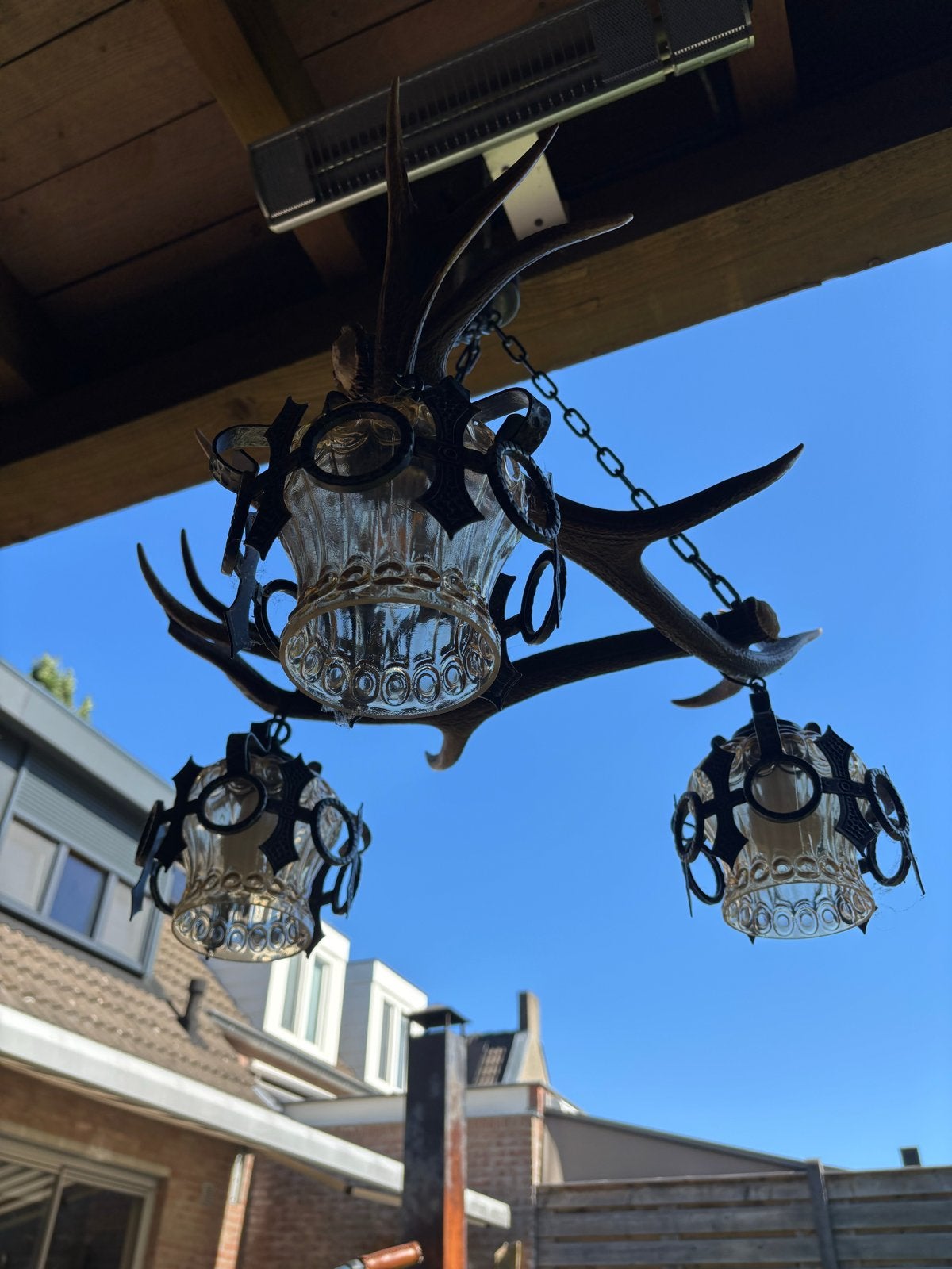 Unieke Geweik Kroonluchter met 3 Glazen Lampen, Antiek en Kunst, Ophalen