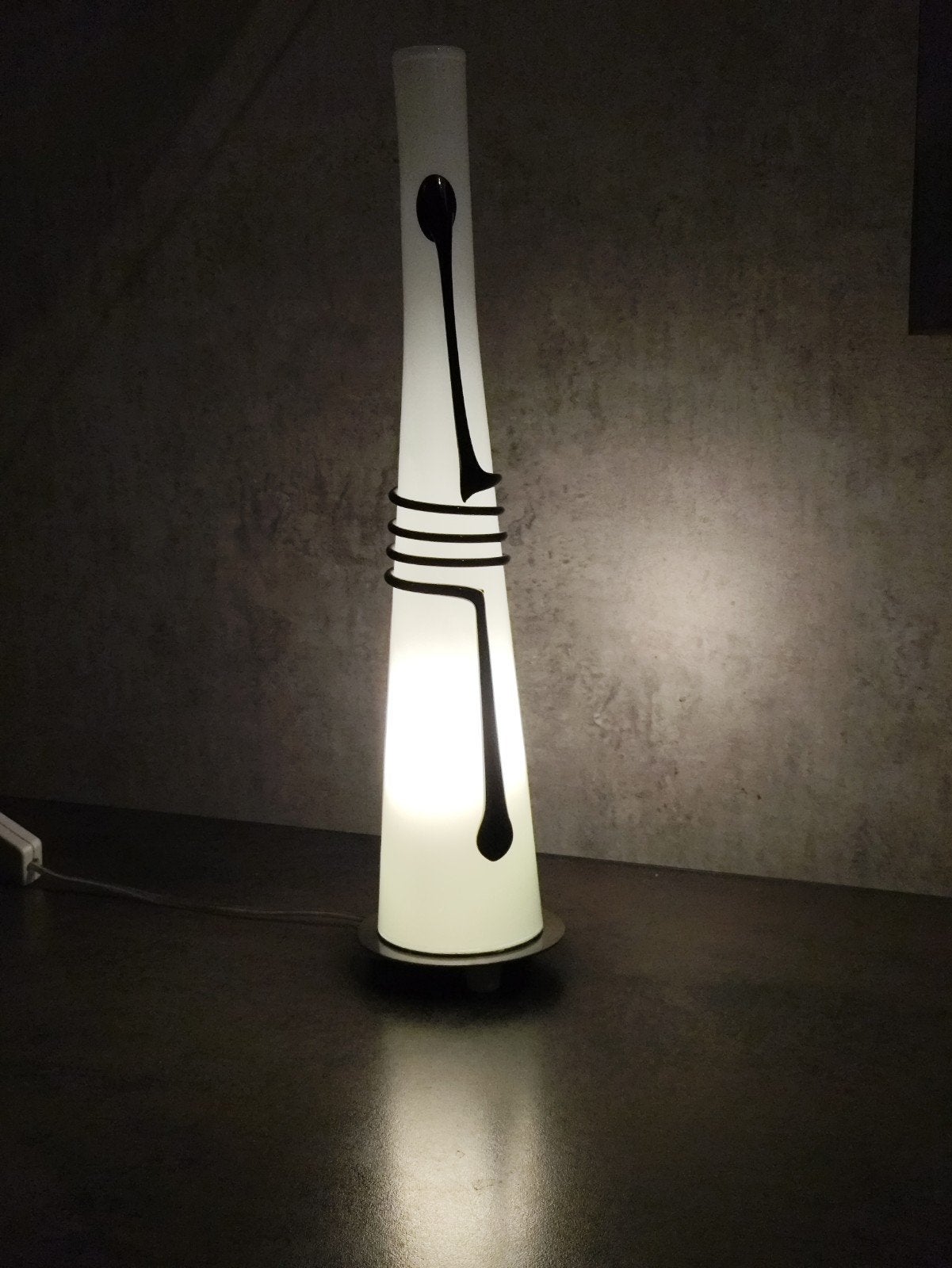 glazen design tafellamp wit met zwarte decoratie, Ophalen