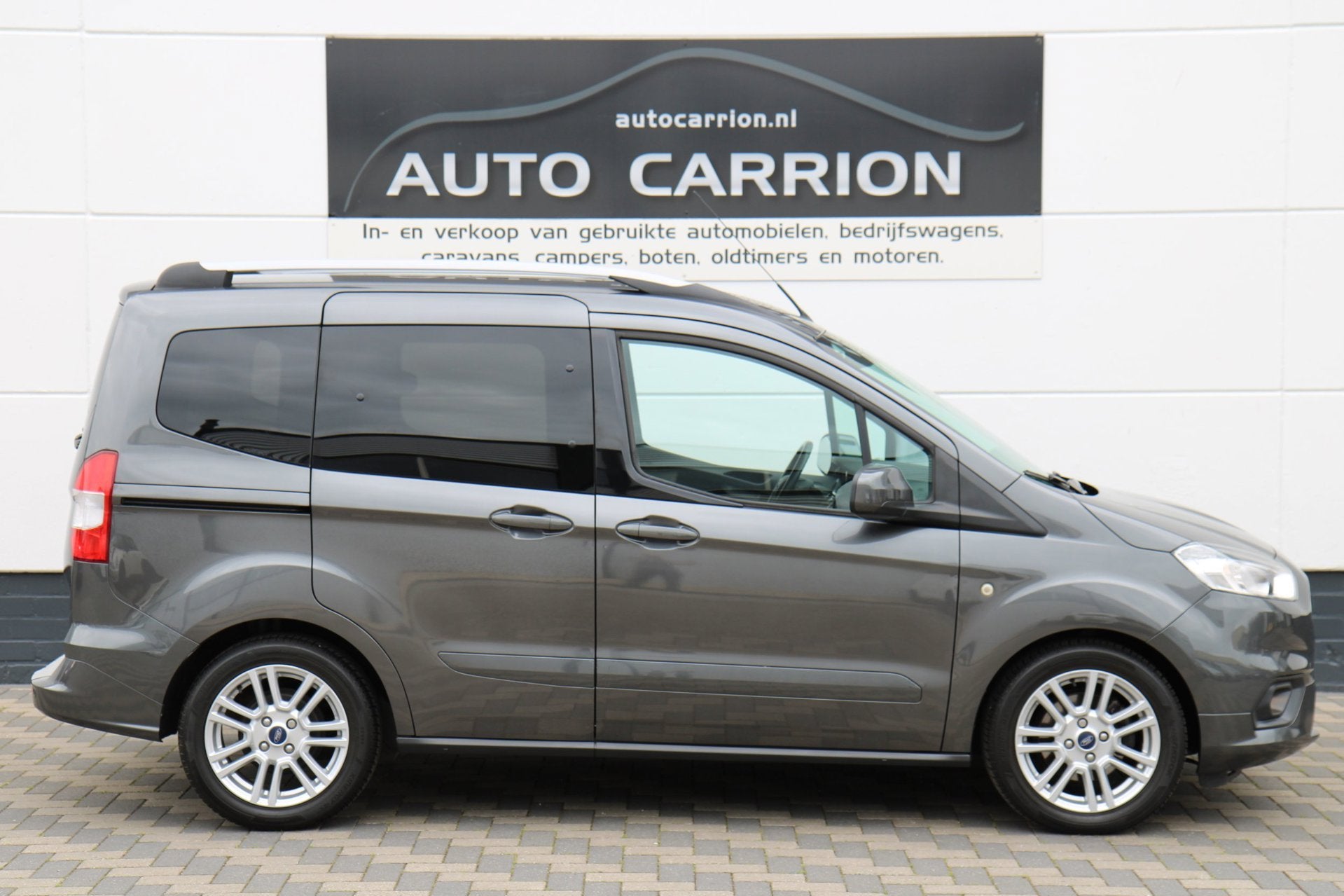 Ford Tourneo Courier 1.0 Titanium Distributie Verv. Carplay, Auto's, Zwart, Bedrijf, Handgeschakeld, 3 cilinders