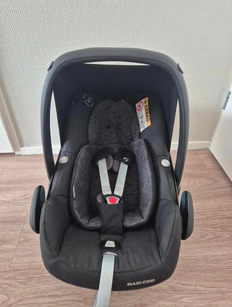 Maxi Cosi Pebble Pro 2 met regenhoes - z.g.a.n., Kinderen en Baby's, Autostoeltjes, Autogordel of Isofix, Zo goed als nieuw, 0 t/m 13 kg
