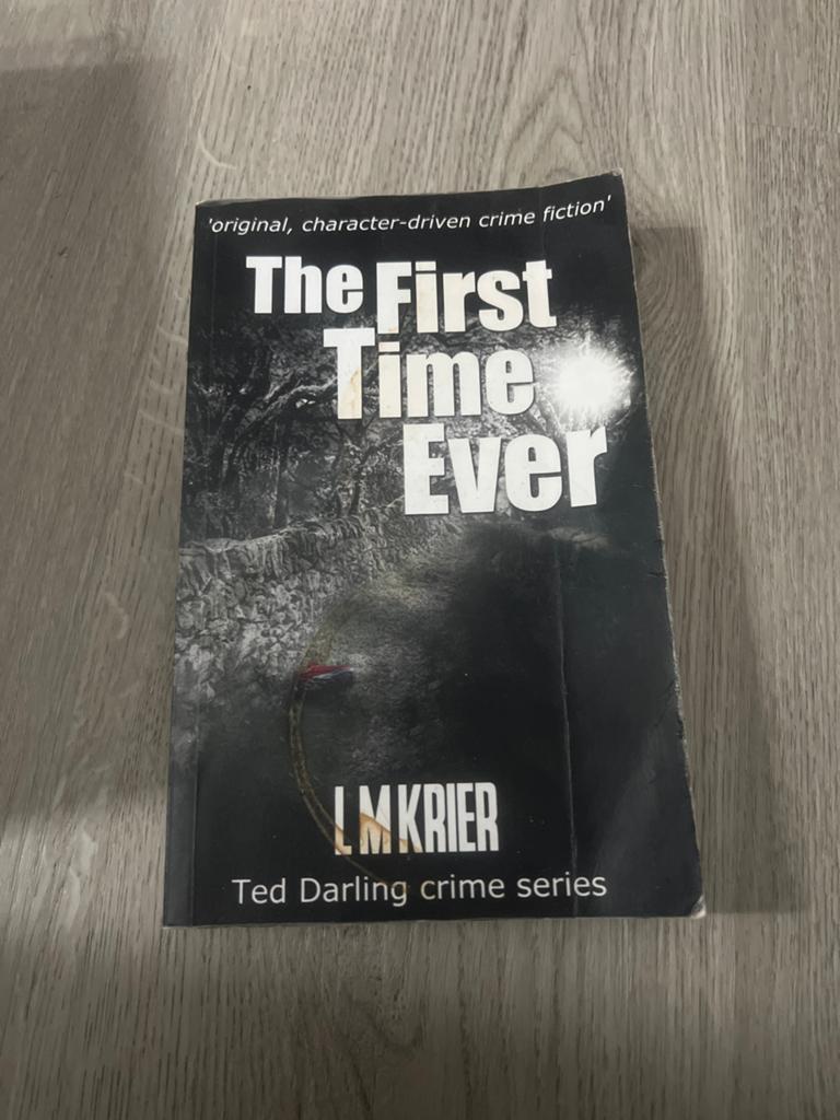 The First Time Ever - L.M. Krier (Ted Darling crime series), Boeken, Detectives, Ophalen of Verzenden, Gelezen