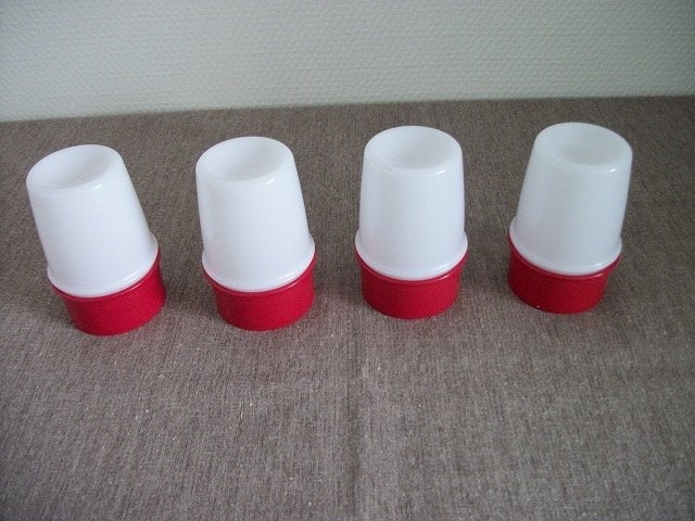 4 Tupperware Eierdopjes ( rood/wit ), Ophalen of Verzenden, Gebruikt, Rood, Overige typen