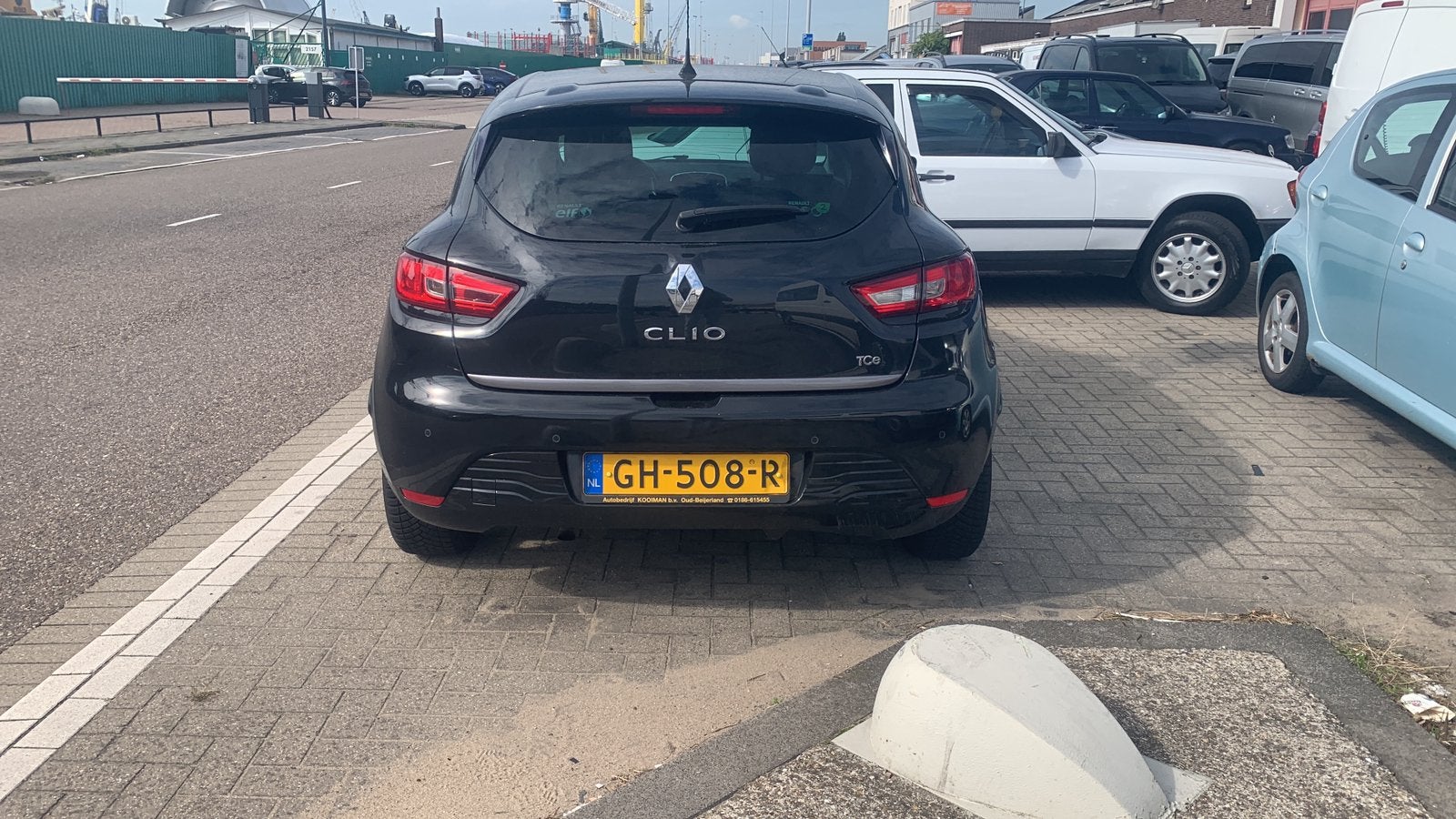 Renault Clio 0.9 met APK, Auto's, Euro 6, Parkeersensor, Zwart, Handgeschakeld