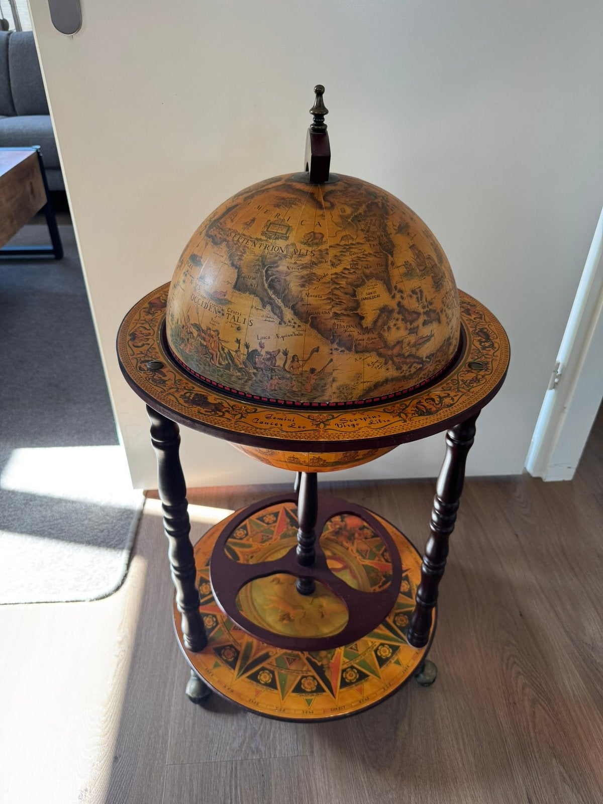 Grote drankbar/wereldbol/globe, Ophalen