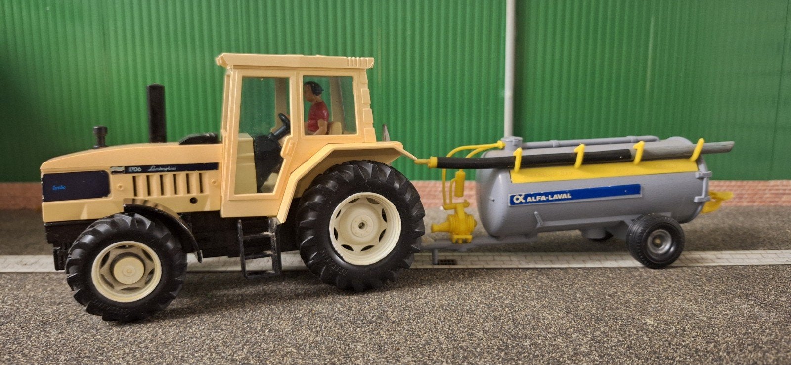 Lamborghini Britains Siku Alfa Laval, Ophalen of Verzenden, Gebruikt, Tractor of Landbouw, Britains