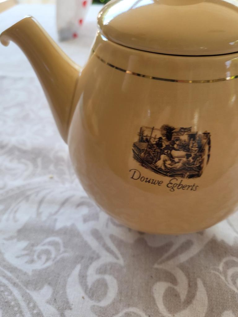 Theepot van Douwe Egberts, Antiek en Kunst, Ophalen of Verzenden