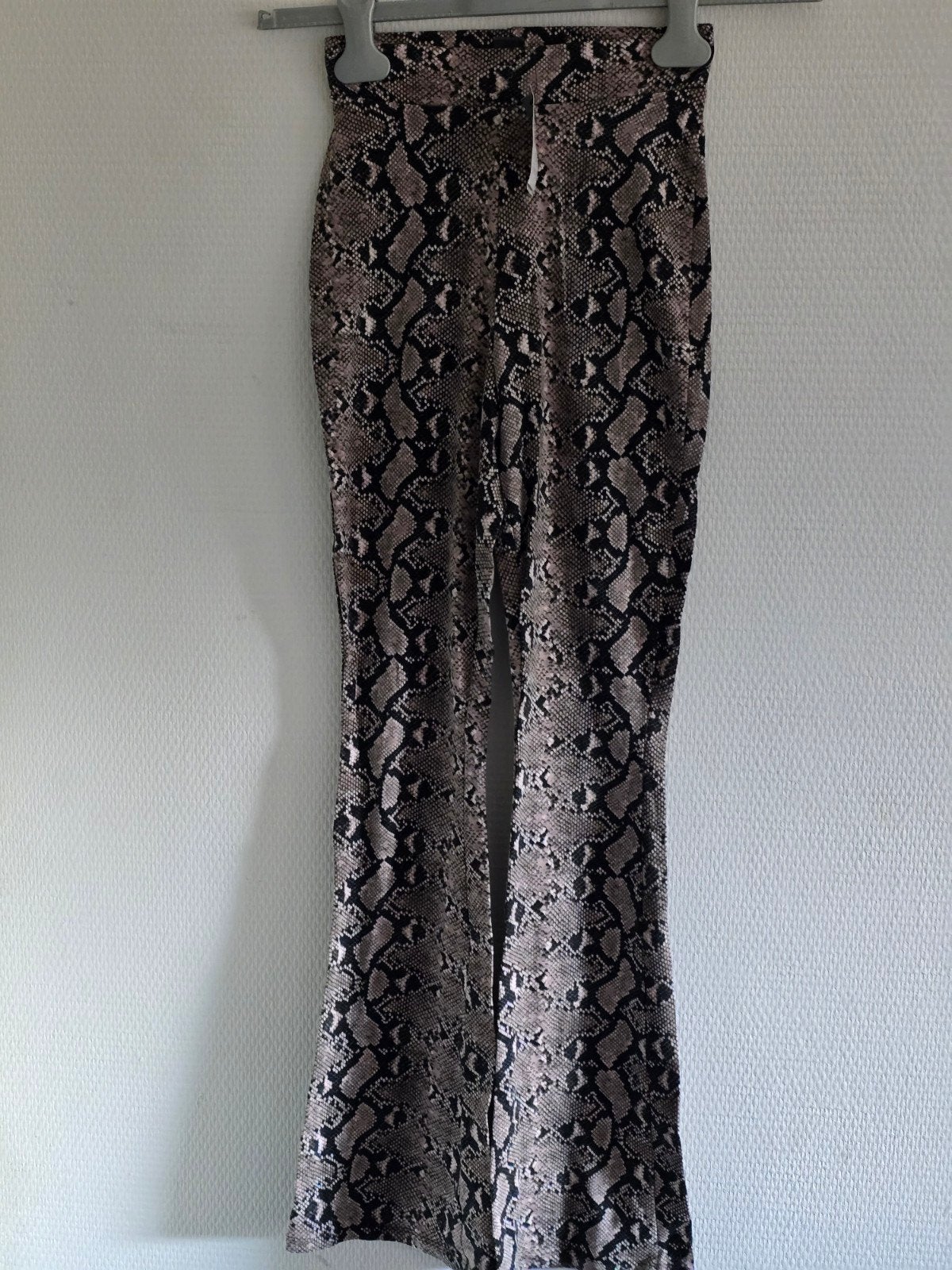 Primark dames broek met slangenprint maat 32/34 " Nieuw ", Nieuw, Ophalen of Verzenden, Maat 34 (XS) of kleiner, Lang