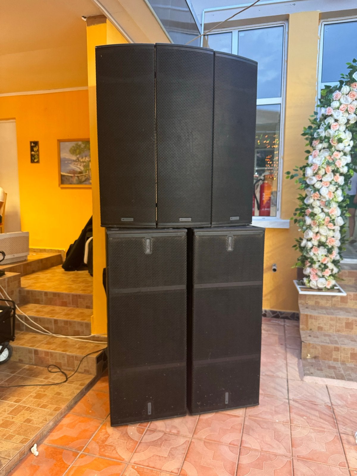 Db Technologies VIO S318 Subwoofers en C212 Topkasten, Gebruikt, Speakerset, Ophalen, 150 watt of meer