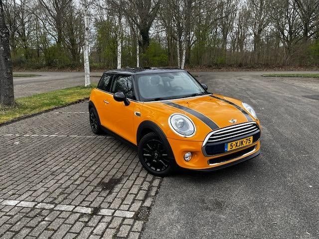 Mini Cooper 2014 First Born | Pano | Nieuwe motor | NL auto, Voorwielaandrijving, Lichtsensor, 136 pk, Overige kleuren