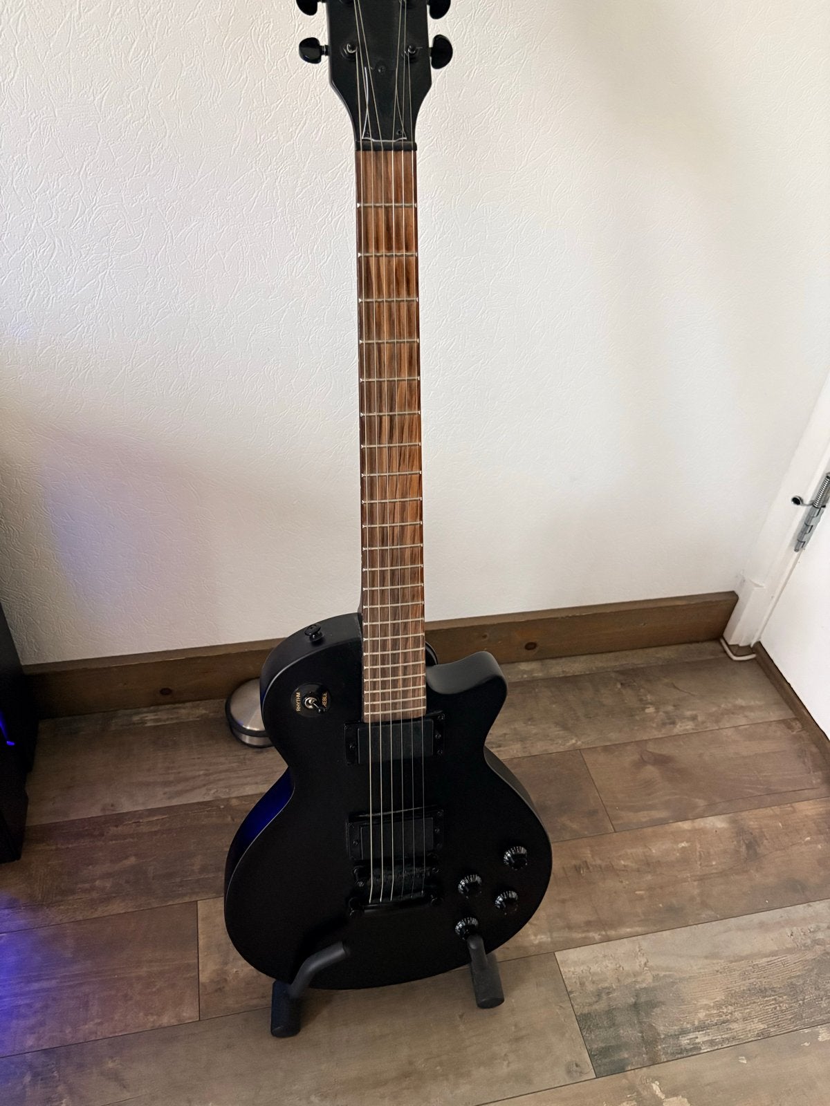 Z.g.a.n. SX gitaar met Roland Cube 30 versterker, Met versterker, Zo goed als nieuw, Solid body, Ophalen