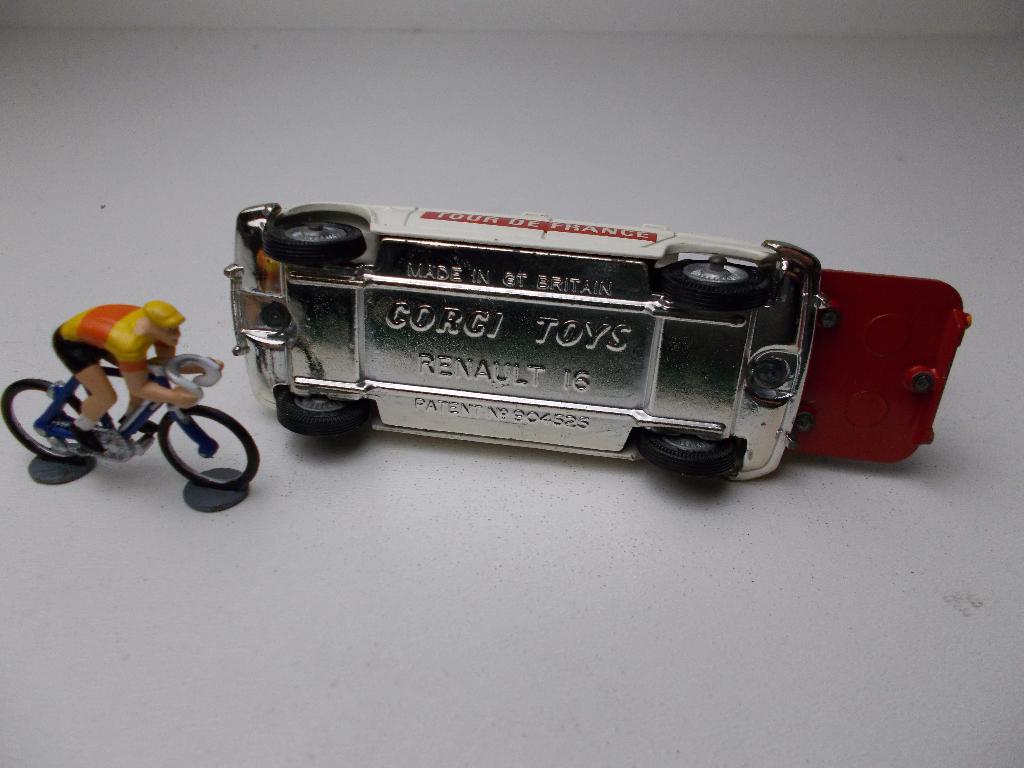1981 Corgi Giftset 13 RENAULT 16 TOUR DE FRANCE. I.z.g.st!, Ophalen of Verzenden, Zo goed als nieuw, Auto, Corgi
