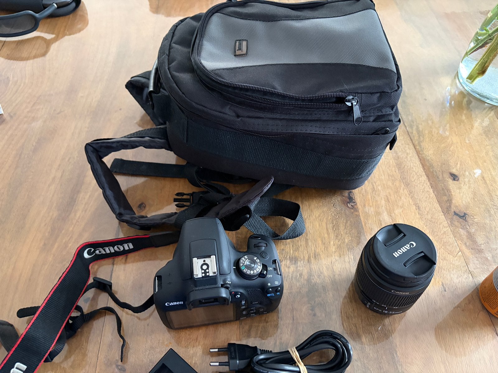 Canon EOS 2000D + EFS 18-55 mm lens & accessoires, Ophalen of Verzenden, Zo goed als nieuw, Canon, 8 keer of meer