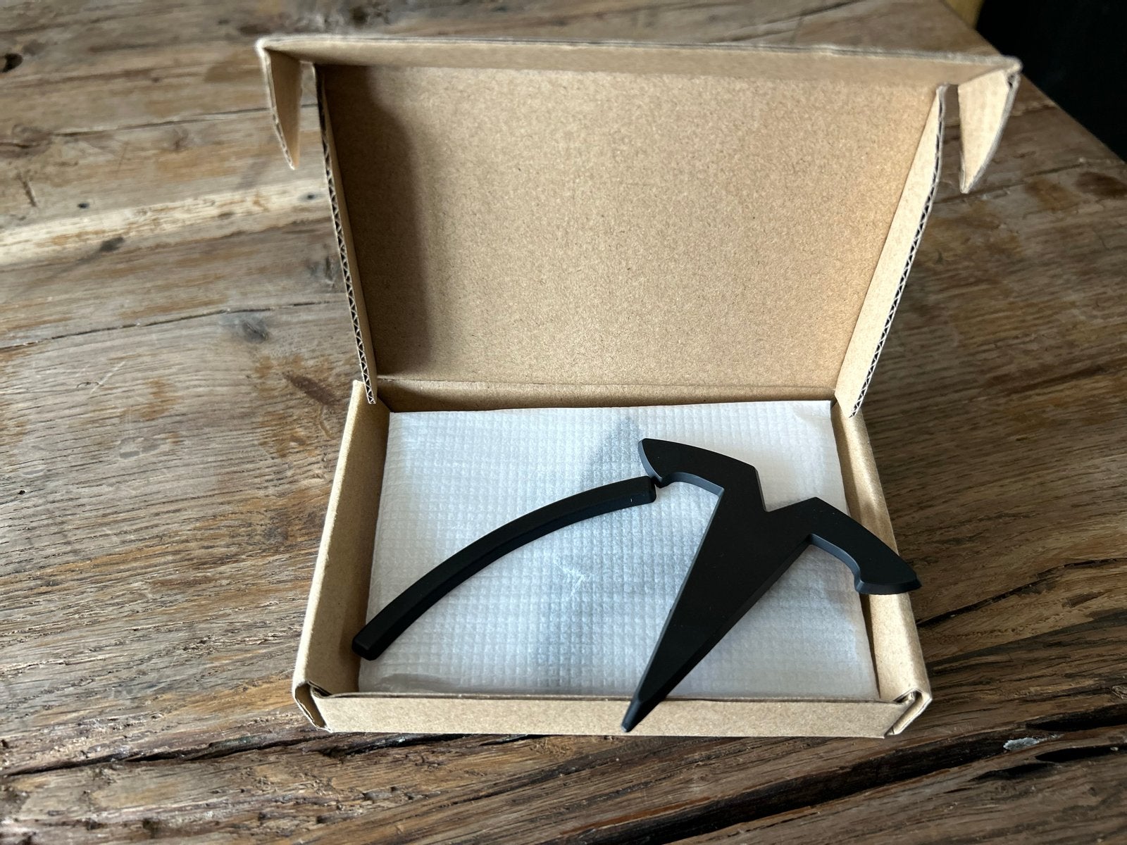 Tesla Logo Emblemen - Zwart, Auto diversen, Ophalen of Verzenden, Nieuw