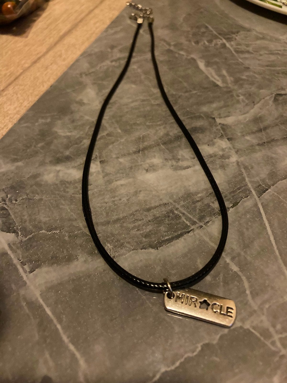 Helemaal nieuw Zwarte ketting met 'MIRACLE' hanger, Ophalen, Zwart, Zo goed als nieuw, Overige materialen