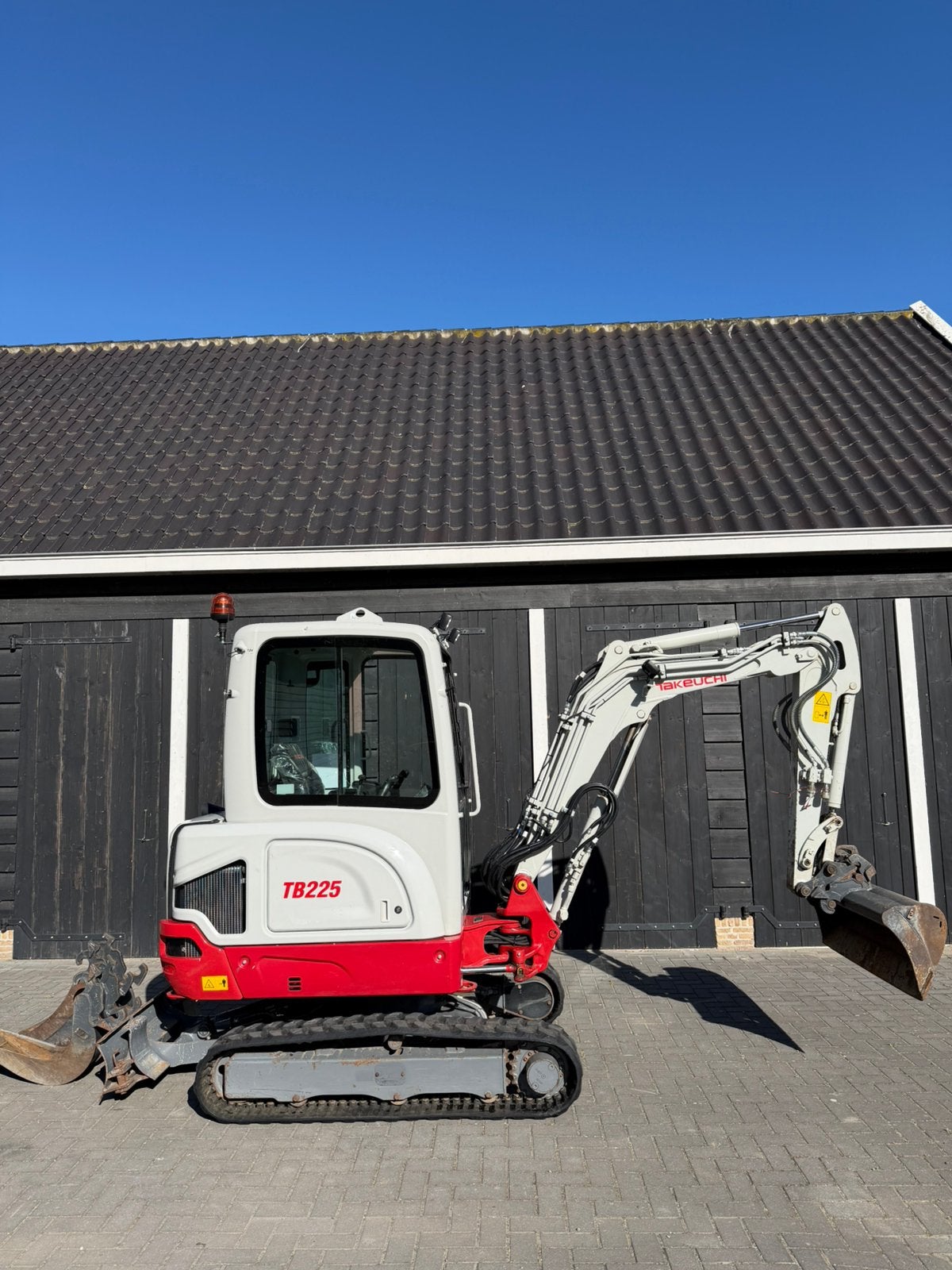 Takeuchi TB225 zo goed als nieuw!!, Ophalen, Graafmachine