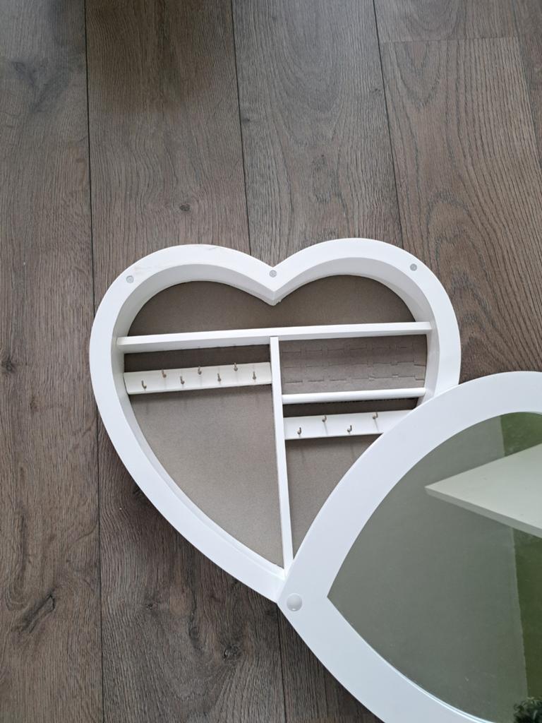 GRATIS Hartvormige spiegel met sieradenopbergruimte, Huis en Inrichting, Woonaccessoires | Spiegels, Ophalen, Minder dan 50 cm