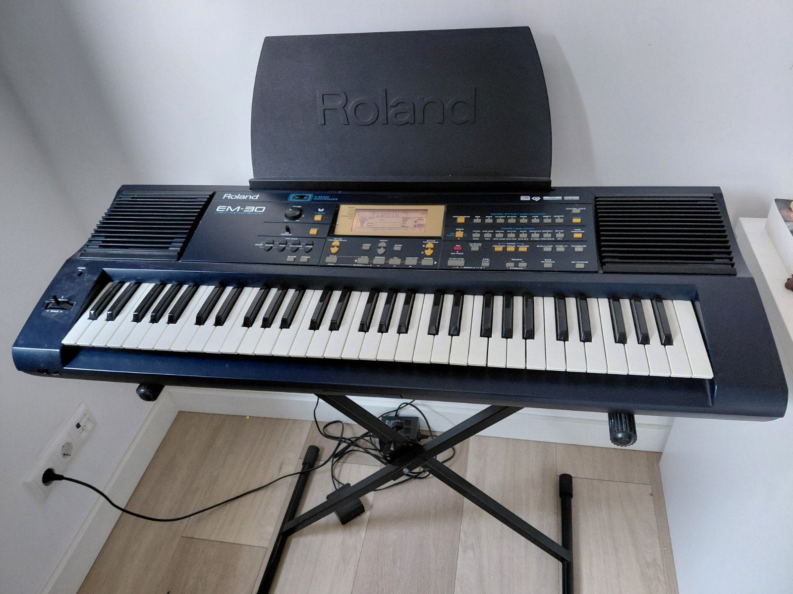 Roland EM-30 Synthesizer Keyboard met standaard, Roland, Ophalen of Verzenden, Met standaard, 61 toetsen