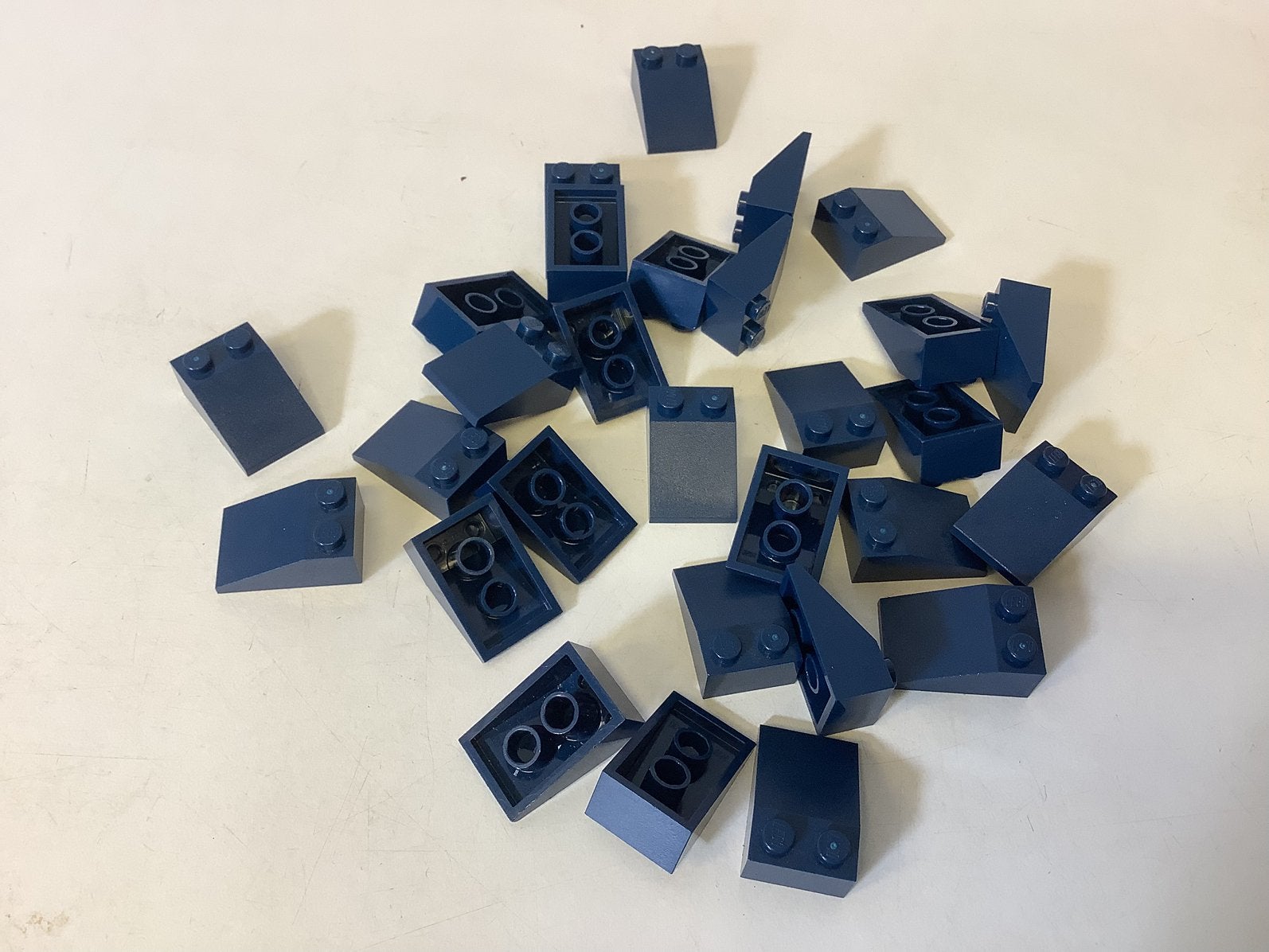 Lego dakpan 33 3x2 donker blauw, Ophalen of Verzenden, Gebruikt, Losse stenen, Lego