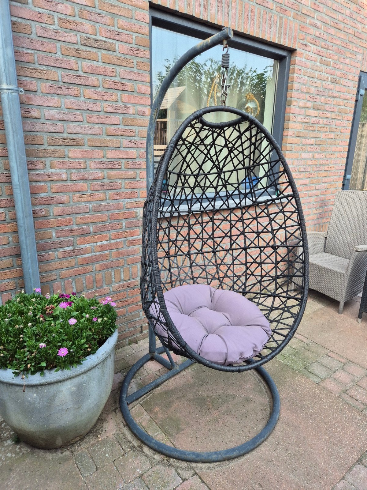 Comfortabele hangstoel ei stoel met standaard, Ophalen, Gebruikt, Modern, Lounge, Zwart