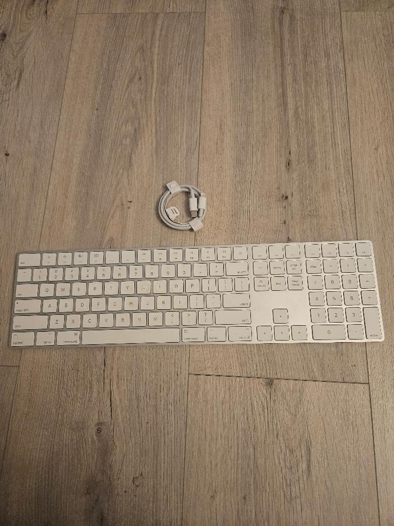 Apple Magic Bluetooth Keyboard Draadloos €60, Computers en Software, Toetsenborden, Ophalen of Verzenden, Zo goed als nieuw