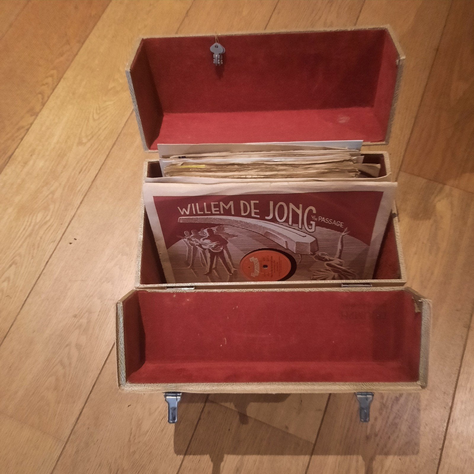 Vintage platenkoffer gevuld met diverse bakelieten platen, Ophalen, Gebruikt